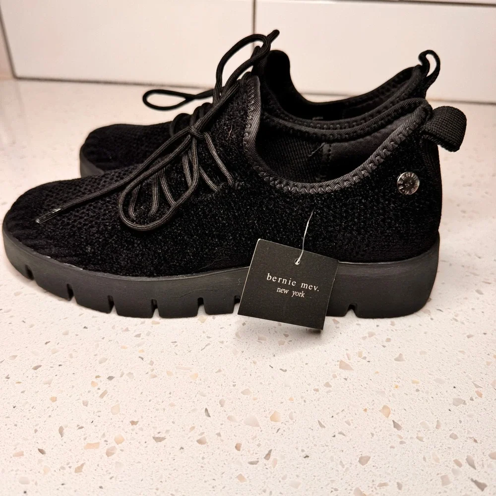 Bernie Mev Cara‎ Women Black Vegan Knit Platform Sneakers Size 38 or 7 NWOT